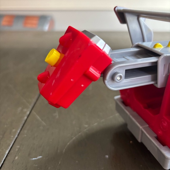 Paw Patrol Rescue Knights Transforming Cars with Collectible Action Figures - Picture 5 of 6